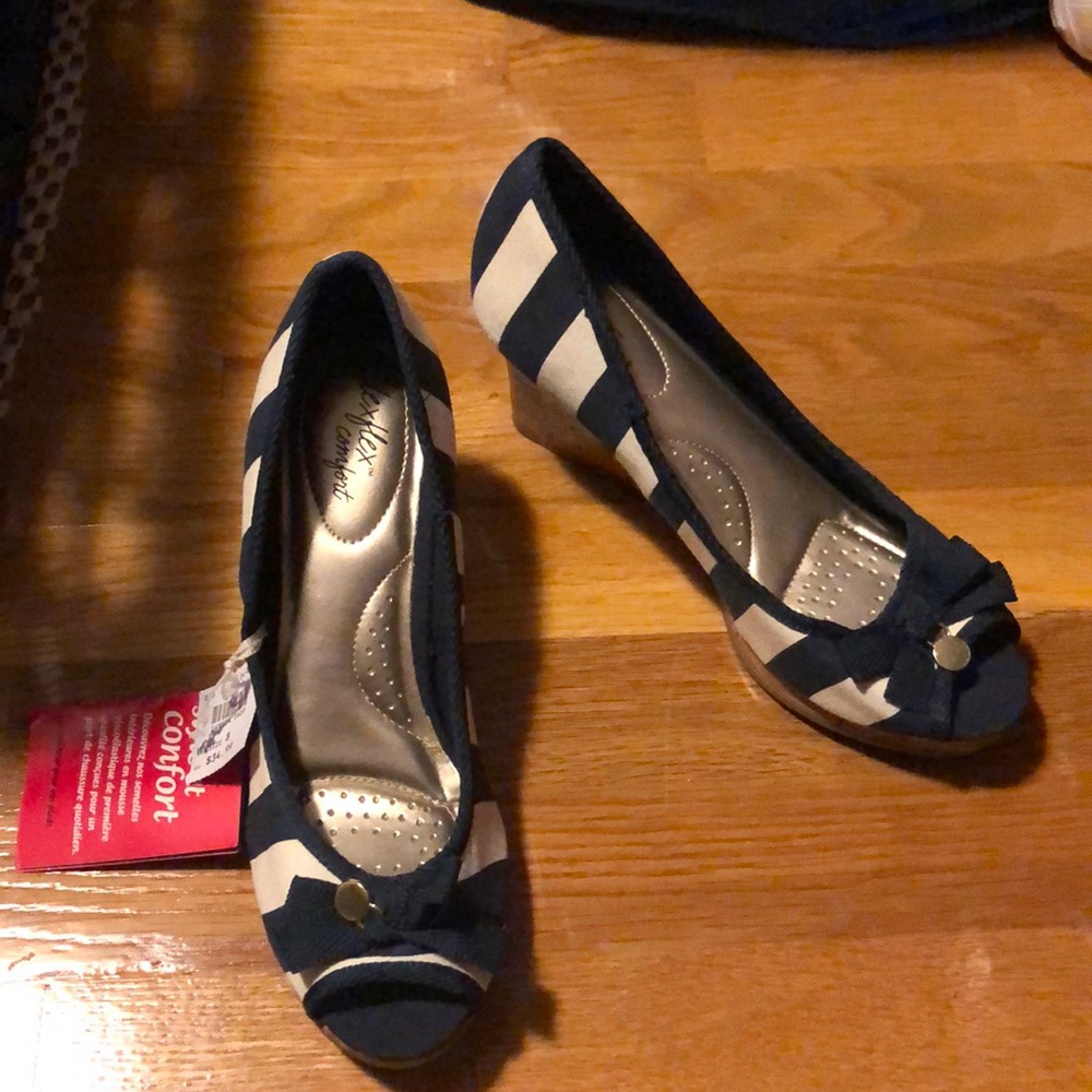Comfort striped wedges